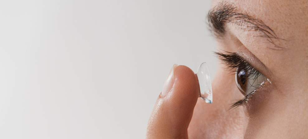 kontaktlinsen-schritt-4-neue-kontaktlinsen-augensache-optiker-friedberg