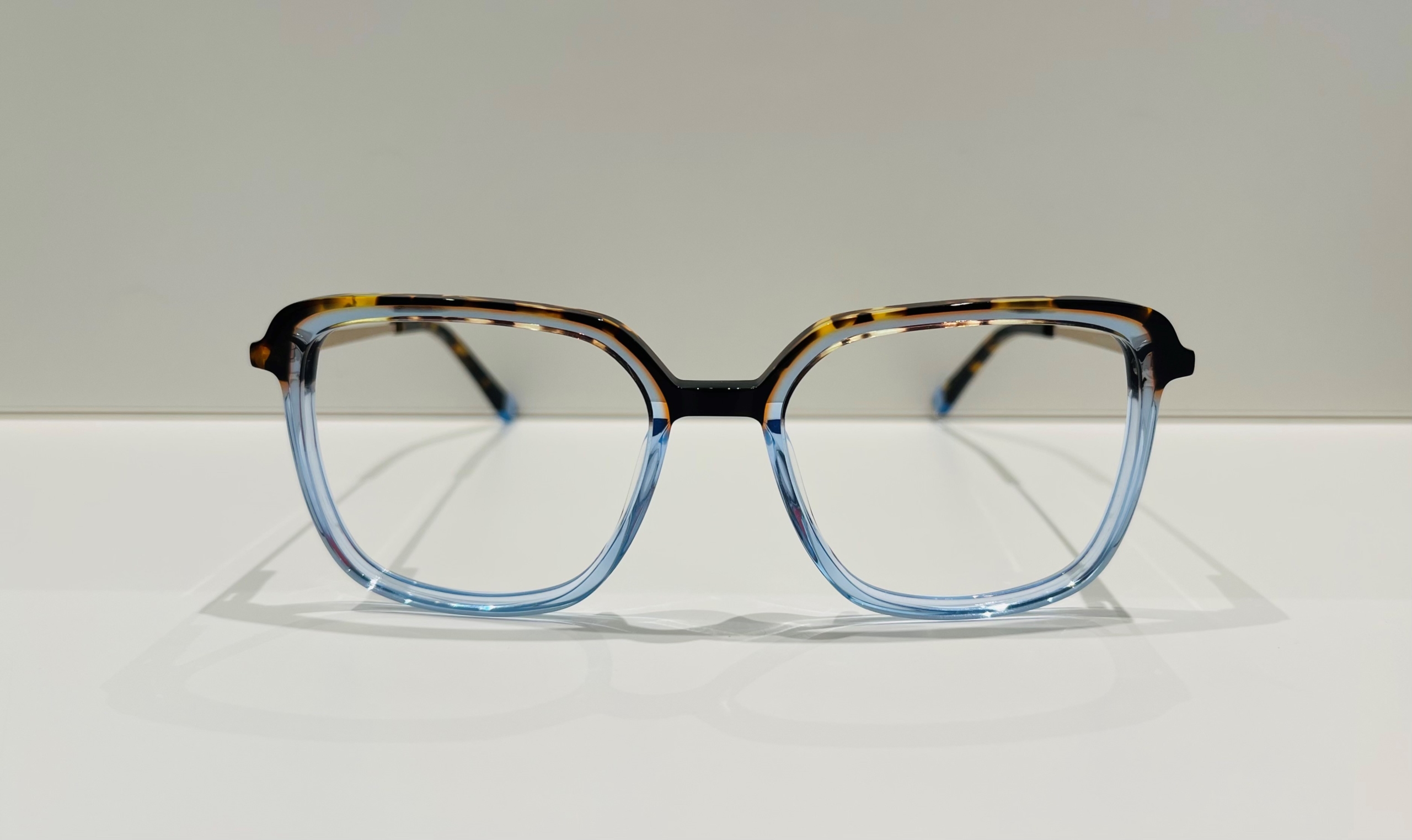 Komplettbrille für Damen - €150. Gültig bis und mit 30. Nov 2021!