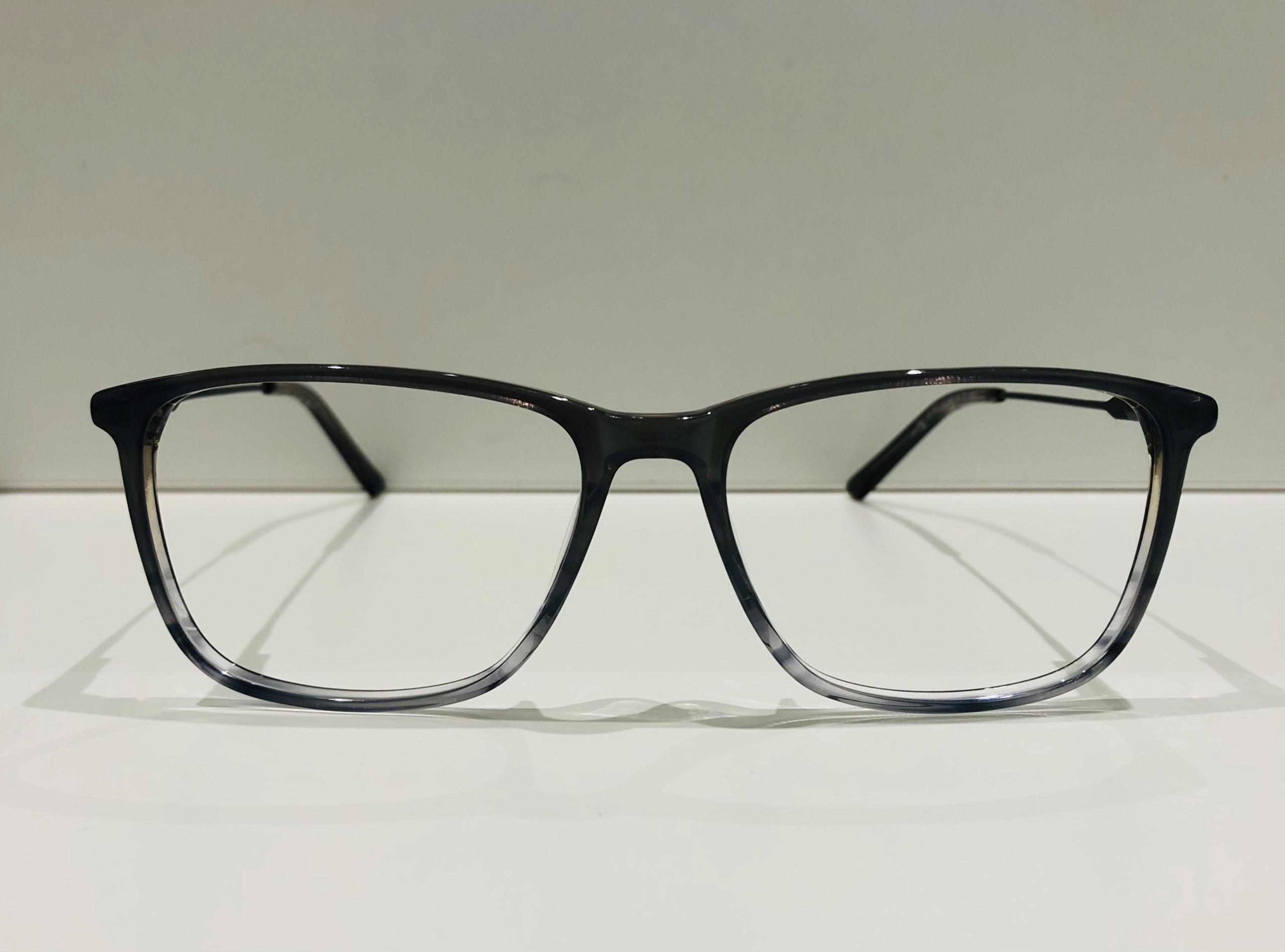BLOG Augensache Sonnenbrillen Brillen Kontaktlinse Friedberg Bayern Optiker Augenoptiker_Herrenbrille Komplettbrille_26112021_2