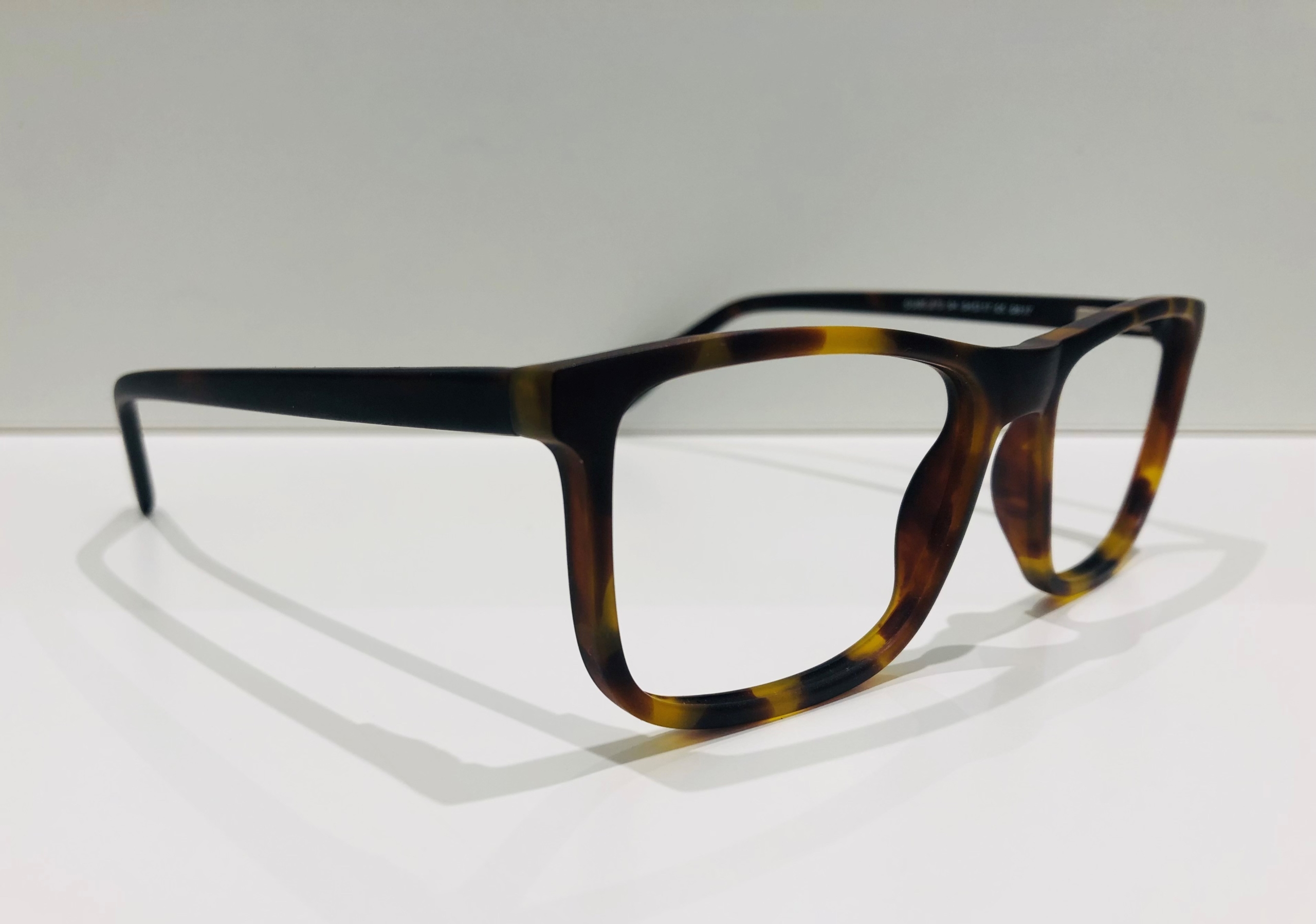 BLOG Augensache Sonnenbrillen Brillen Kontaktlinse Friedberg Bayern Optiker Augenoptiker_Herrenbrille Komplettbrille_26112021_3