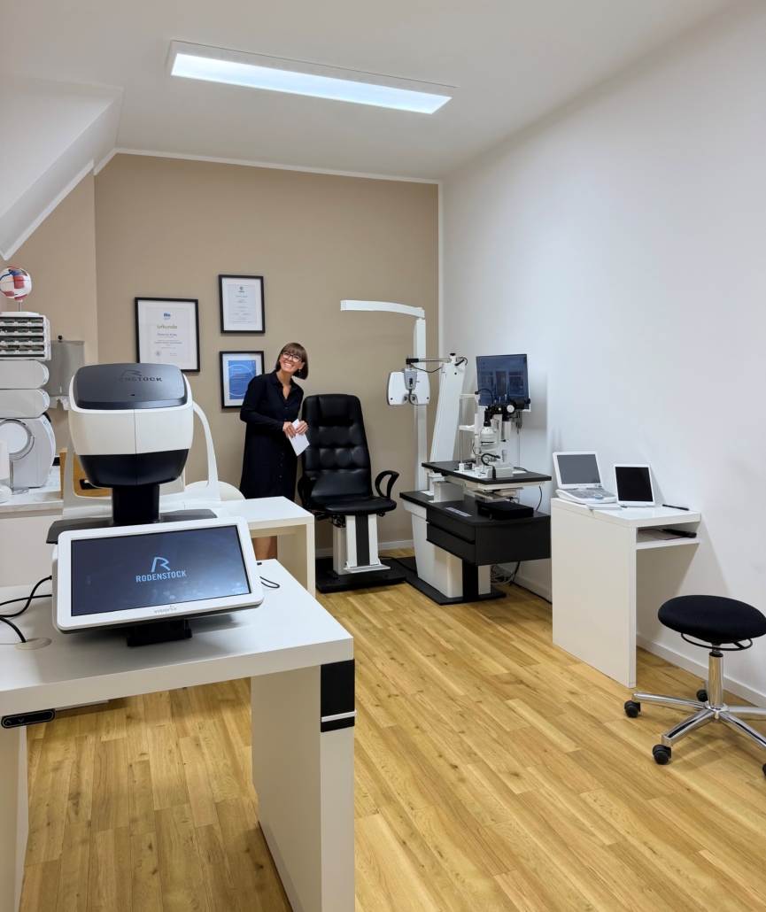 Die großzügigen Innenräume ohne Barrieren von Augensache Brille Kontaktlinse in der Friedberger Innenstadt. Alle Innenräume sind barrierefrei zugänglich und laden zum Reinkommen ein.
