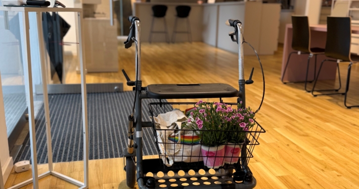 Der barrierefreie Optikerladen von Augensache Brille Kontaktlinse in der Friedberger Innenstadt. Die großzügigen Innenräume sind mit Rollator, Kinderwagen und Gehhilfen sehr gut begehbar und laden zum Sehtest ein.